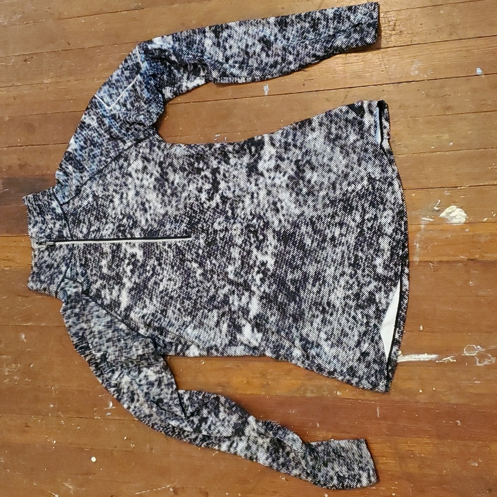 CLOSET CLOSING 7/31 Black and White Under Armour Running Quarter Zip